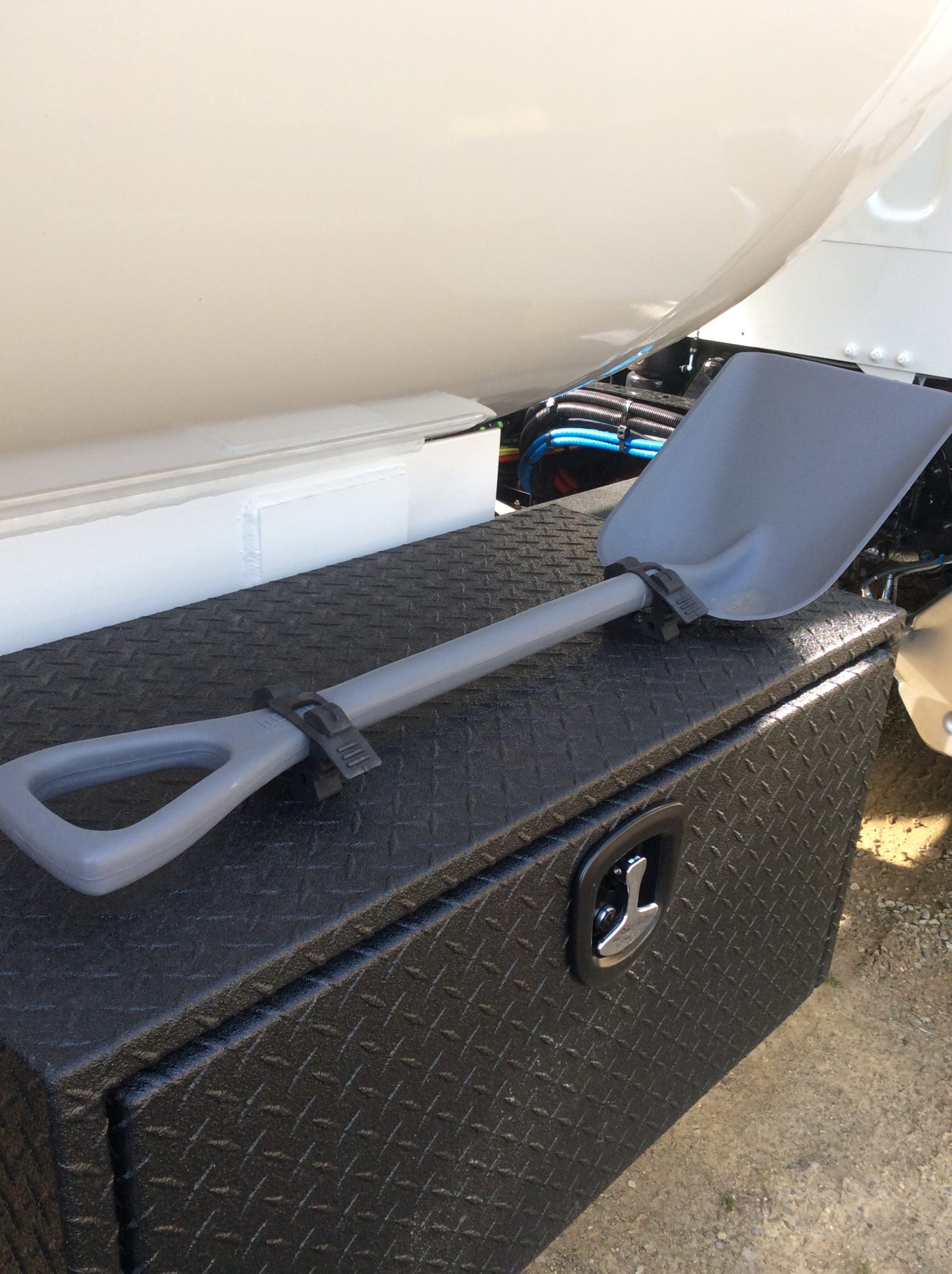 EMERGENCY SHOVEL
